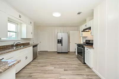 804 23rd Avenue N, Texas City, TX 77590 - Photo 8