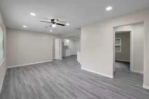 9409 Fairland Dr, Houston, TX 77051 - Photo 6