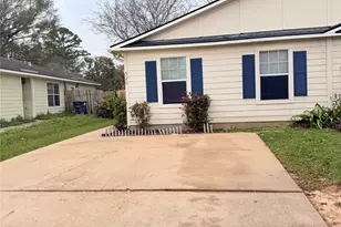 320 Willowick St, Tomball, TX 77375 - Photo 2