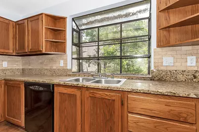 131 Trace Creek Drive, The Woodlands, TX 77381 - Photo 10