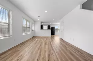 14538 Broadbury Pond Rd, Houston, TX 77583 - Photo 4