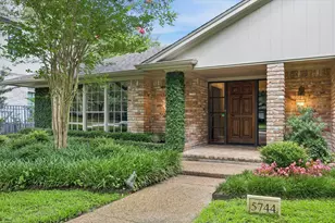 5744 Shady River Dr, Houston, TX 77057 - Photo 2