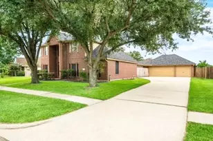 211 Mossey Oak Dr, Baytown, TX 77520 - Photo 2