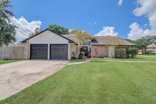 338 Banyan St, Lake Jackson, TX 77566 - Photo 1
