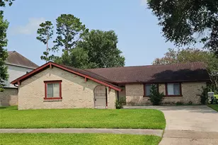 221 Palm Aire Dr, Friendswood, TX 77546 - Photo 2
