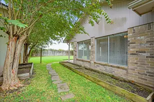 2911 Garden Ln, Sugar Land, TX 77479 - Photo 22