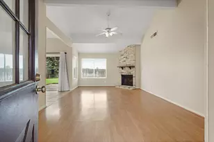 2911 Garden Ln, Sugar Land, TX 77479 - Photo 4