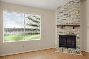 2911 Garden Ln, Sugar Land, TX 77479 - Photo 8
