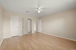 2911 Garden Ln, Sugar Land, TX 77479 - Photo 14