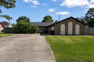 1747 Burning Tree Rd, Houston, TX 77339 - Photo 2