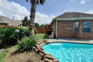 13401 Indigo Sands Dr, Pearland, TX 77584 - Photo 2