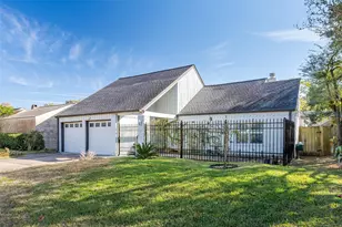 2111 Gray Falls Dr, Houston, TX 77077 - Photo 2