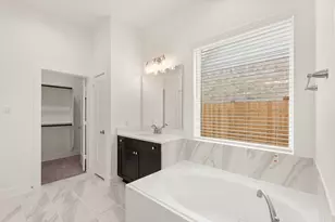 11828 S Pavillion Dr, Mont Belvieu, TX 77523 - Photo 8