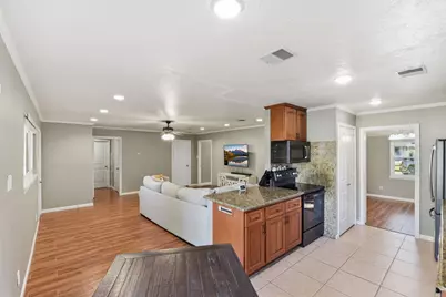 7322 Tall Pines Drive, Houston, TX 77088 - Photo 16