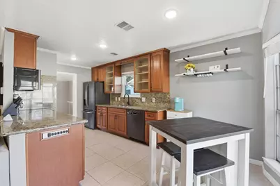 7322 Tall Pines Drive, Houston, TX 77088 - Photo 18