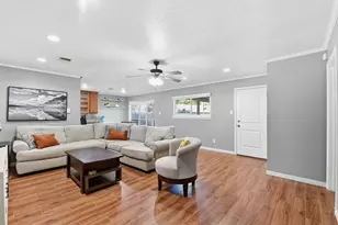 7322 Tall Pines Dr, Houston, TX 77088 - Photo 10