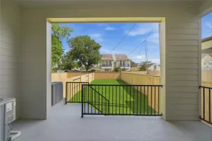827 W 16th St, Houston, TX 77008 - Photo 6