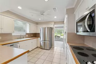 8015 Burning Hills Dr, Houston, TX 77071 - Photo 12