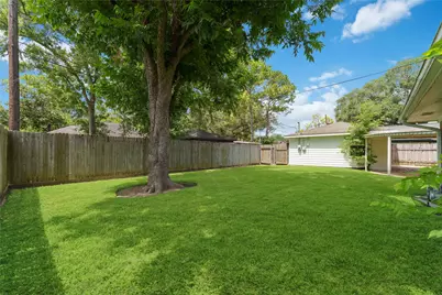 8015 Burning Hills Drive, Houston, TX 77071 - Photo 14