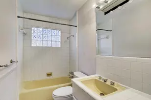 5615 Arboles Dr, Houston, TX 77035 - Photo 6