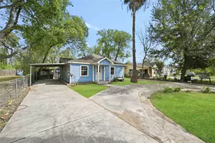 5513 Makeig St, Houston, TX 77026 - Photo 2