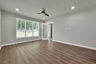 2172 Greentree Dr Dr, Huntsville, TX 77340 - Photo 10