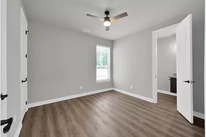 2172 Greentree Drive Drive, Huntsville, TX 77340 - Photo 14