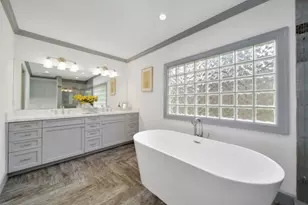 10042 Briar Forest Dr, Houston, TX 77042 - Photo 32