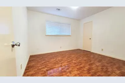 8527 Edgemoor Drive, Houston, TX 77036 - Photo 18