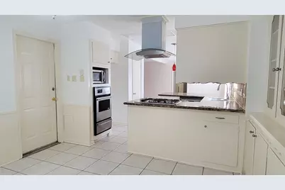 8527 Edgemoor Drive, Houston, TX 77036 - Photo 10