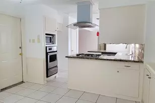 8527 Edgemoor Dr, Houston, TX 77036 - Photo 10