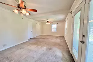 8009 Dellanera Dr, Hitchcock, TX 77563 - Photo 20