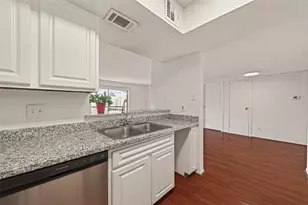 2818 S Bartell Dr, Houston, TX 77054 - Photo 12