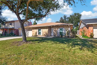 9809 Hummingbird Street, La Porte, TX 77571 - Photo 4
