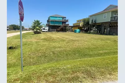 882 Gulfview Drive, Crystal Beach, TX 77650 - Photo 4