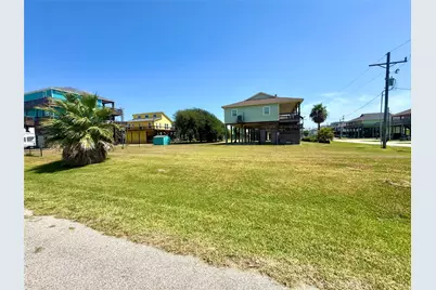 882 Gulfview Drive, Crystal Beach, TX 77650 - Photo 4