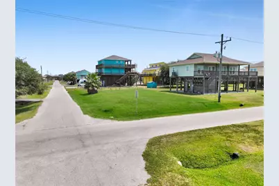 882 Gulfview Drive, Crystal Beach, TX 77650 - Photo 10