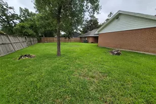 814 Oak Leaf St, La Porte, TX 77571 - Photo 6