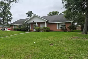 814 Oak Leaf St, La Porte, TX 77571 - Photo 2