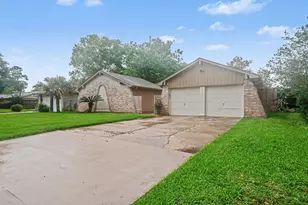 16318 Blackhawk Blvd, Friendswood, TX 77546 - Photo 4