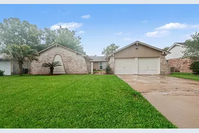 16318 Blackhawk Boulevard, Friendswood, TX 77546 - Photo 2