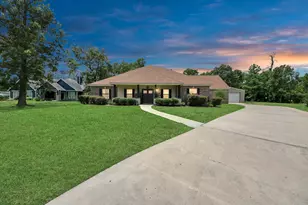 6319 Nowlin Dr, Baytown, TX 77521 - Photo 1
