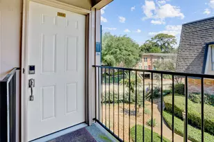 1807 Stoney Brook Dr, Houston, TX 77063 - Photo 4