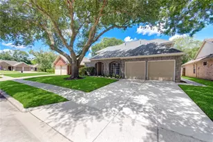 4754 Wynnview Dr, Friendswood, TX 77546 - Photo 2