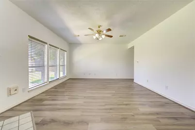 4754 Wynnview Drive, Friendswood, TX 77546 - Photo 14