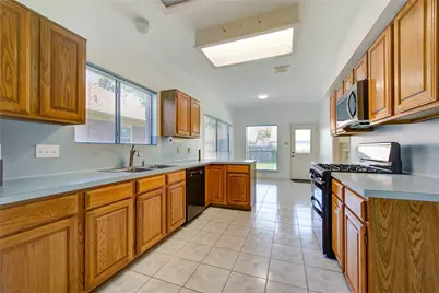 4754 Wynnview Drive, Friendswood, TX 77546 - Photo 10