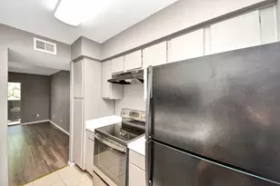 3105 Walnut Bend Ln, Houston, TX 77042 - Photo 8