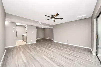 3105 Walnut Bend Ln #32, Houston, TX 77042 - Photo 4