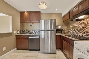 2201 Fountain View Dr, Houston, TX 77057 - Photo 8