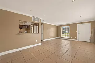 2201 Fountain View Dr, Houston, TX 77057 - Photo 4
